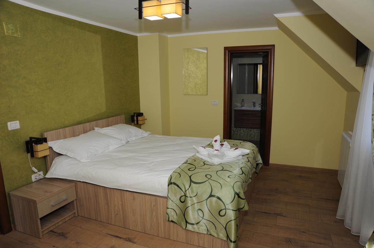 Castelul De Smarald Bed & Breakfast Pangaracior