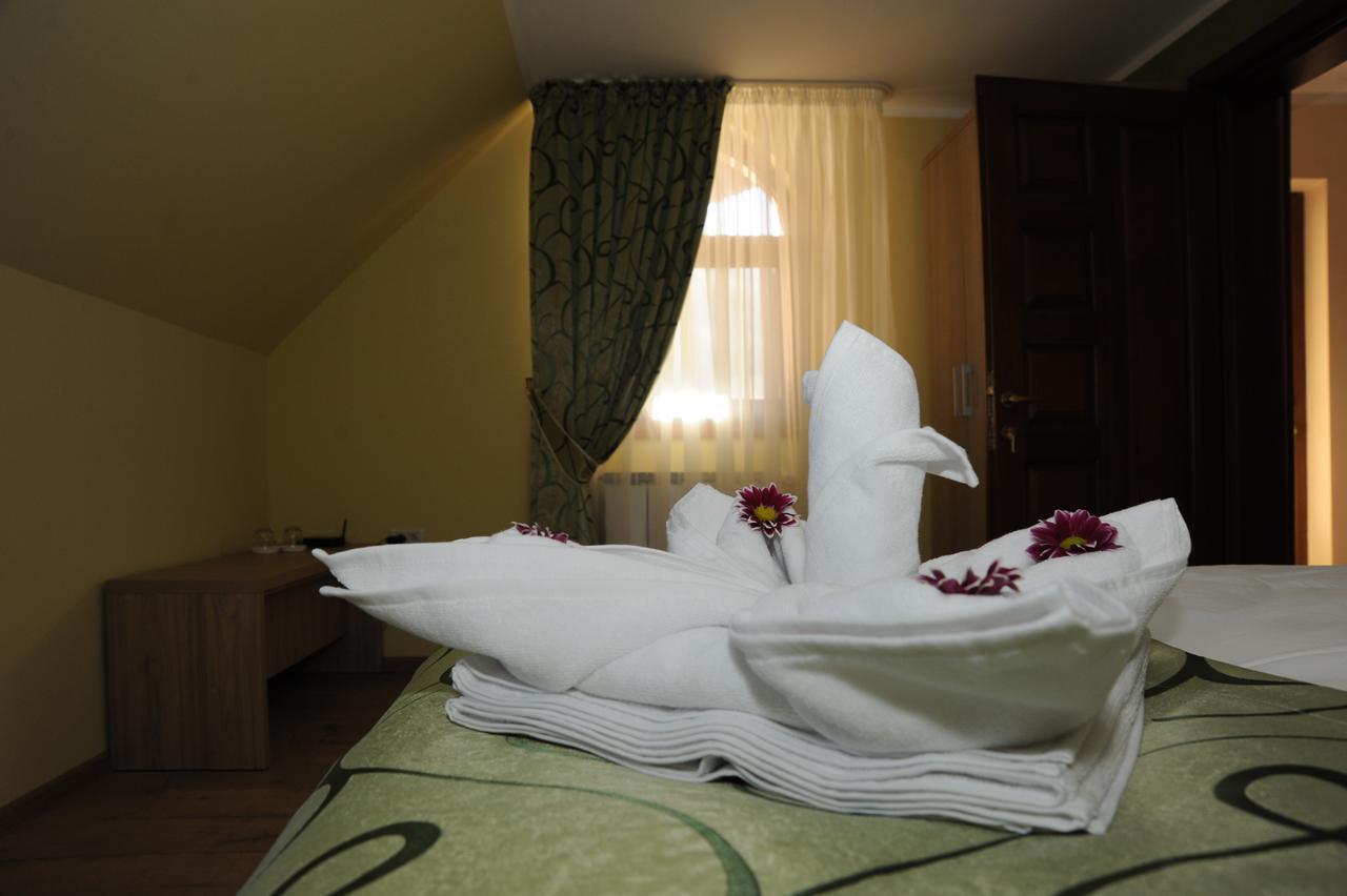 Bed & Breakfast Castelul De Smarald 3*