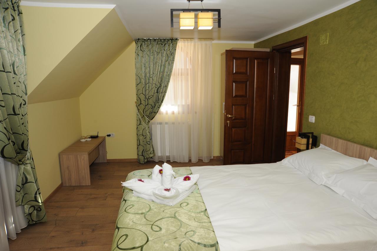 Bed & Breakfast Castelul De Smarald Pangaracior