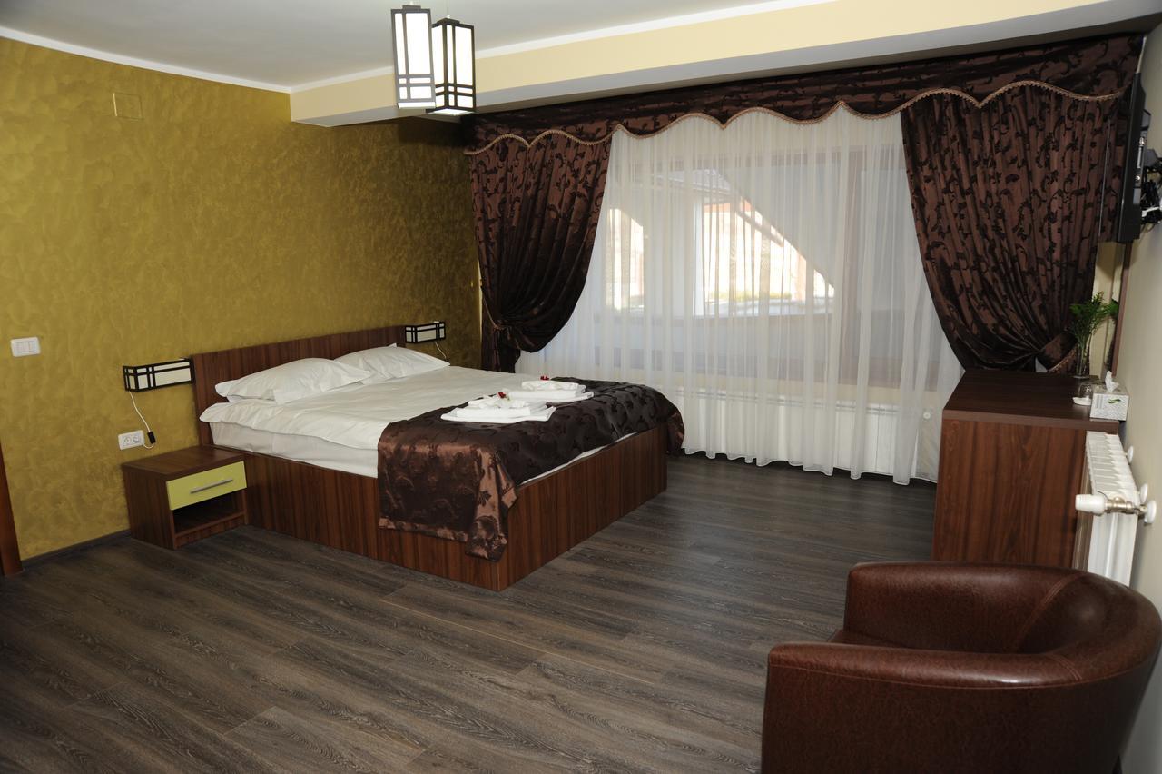 Castelul De Smarald Bed & Breakfast Pangaracior