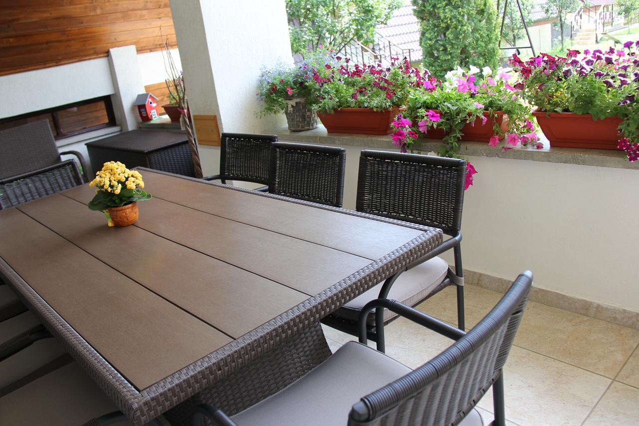 Bed & Breakfast Castelul De Smarald 3*